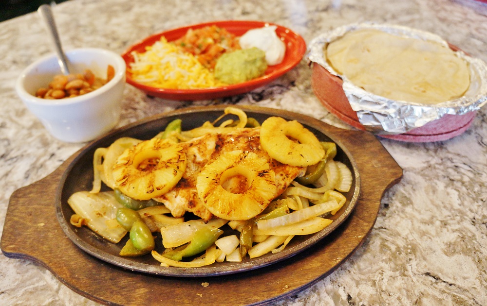 Chicken Hawaiian platter at Albarran's